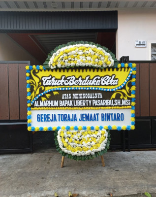 Papan Bunga Duka di Ladang Bambu
