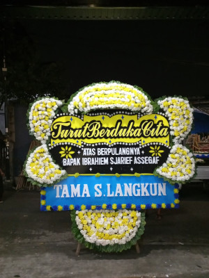 Papan Bunga Duka di Ladang Bambu