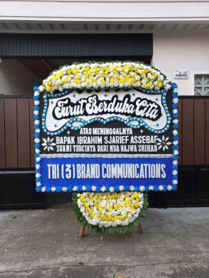 Papan Bunga Duka di Ladang Bambu